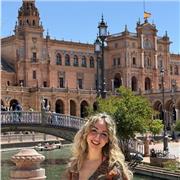 Impartisco lezioni a studenti di Scienze Umane e lauree magistrali e triennali nel campo della psicologia, sociologia e pedagogia